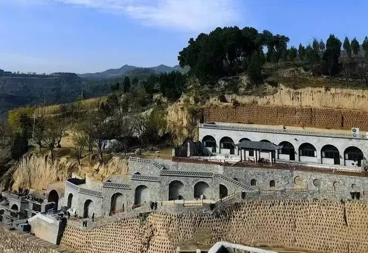 呂梁市離石區(qū)交口街道杜家山村打造鄉(xiāng)村旅游重點村項目施工